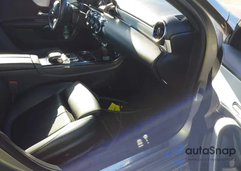 2019 Mercedes-Benz A 220 z USA, uszkodzony, nr VIN WDD3G4EB8KW019203